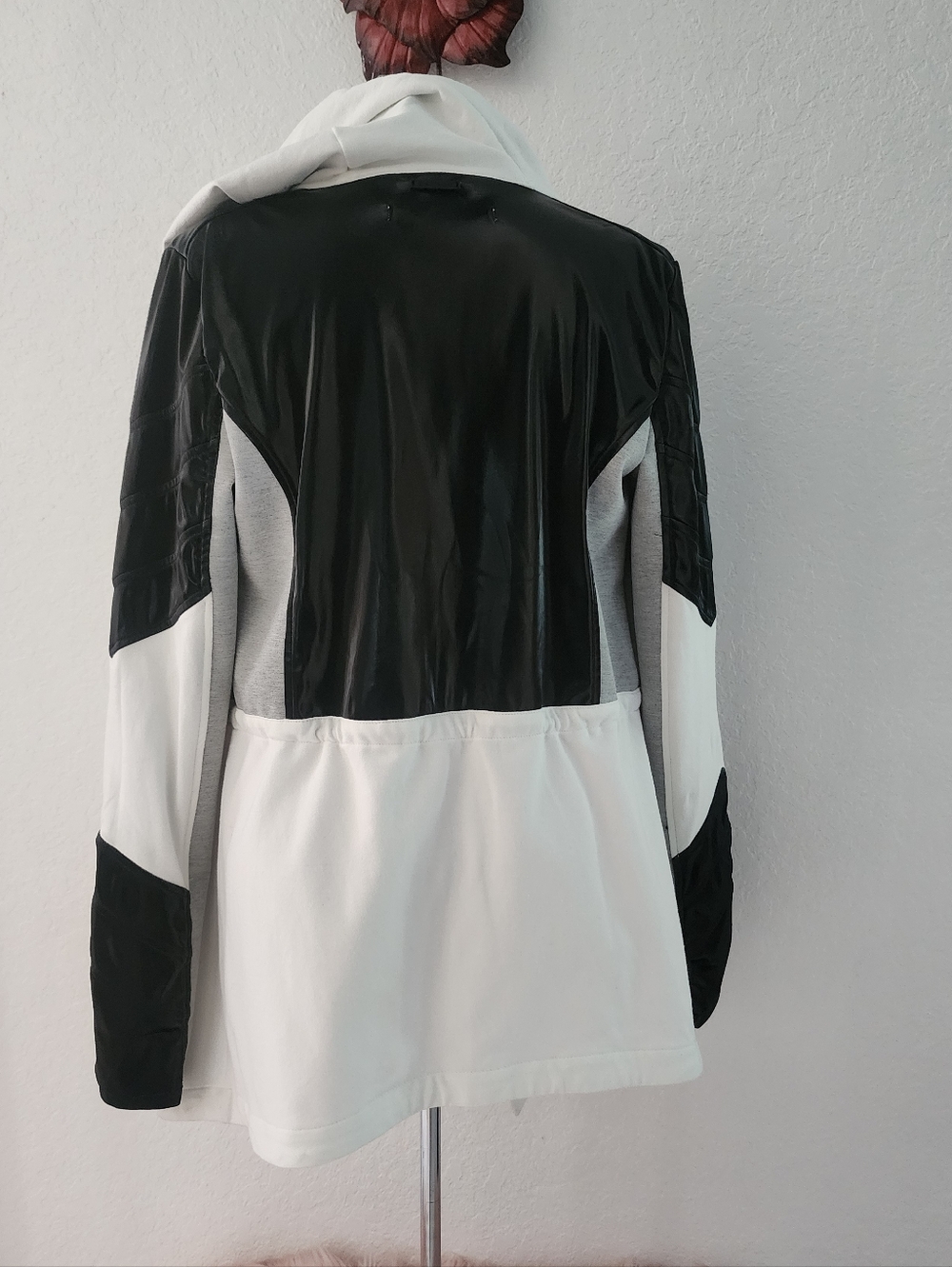 BLANC NOIR | Black And White Jacket - Picture 3 of 15